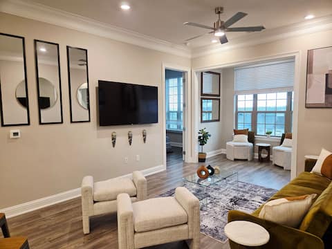 Top performing Airbnb: 2BR Relaxing Oasis in Midtown / Downtown in Midtown