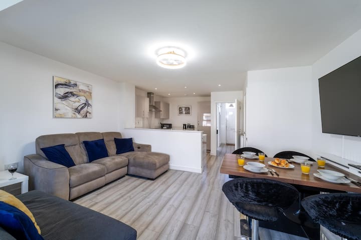 4 Bed Town House, 10 Min Walk To Bicester Village - Bicester