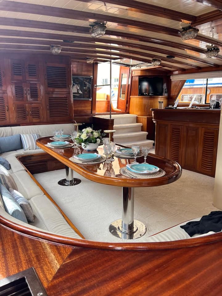 Cabina En Barco Tradicional De Madera 2 - Саламин