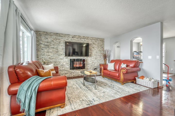 Near Spruce Meadows 3 Beds| Rec Room & 3 Beds -Ac - Calgary