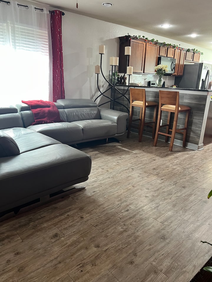 4 Bedroom, 2 Bath Complete House In Dallas - 梅斯基特