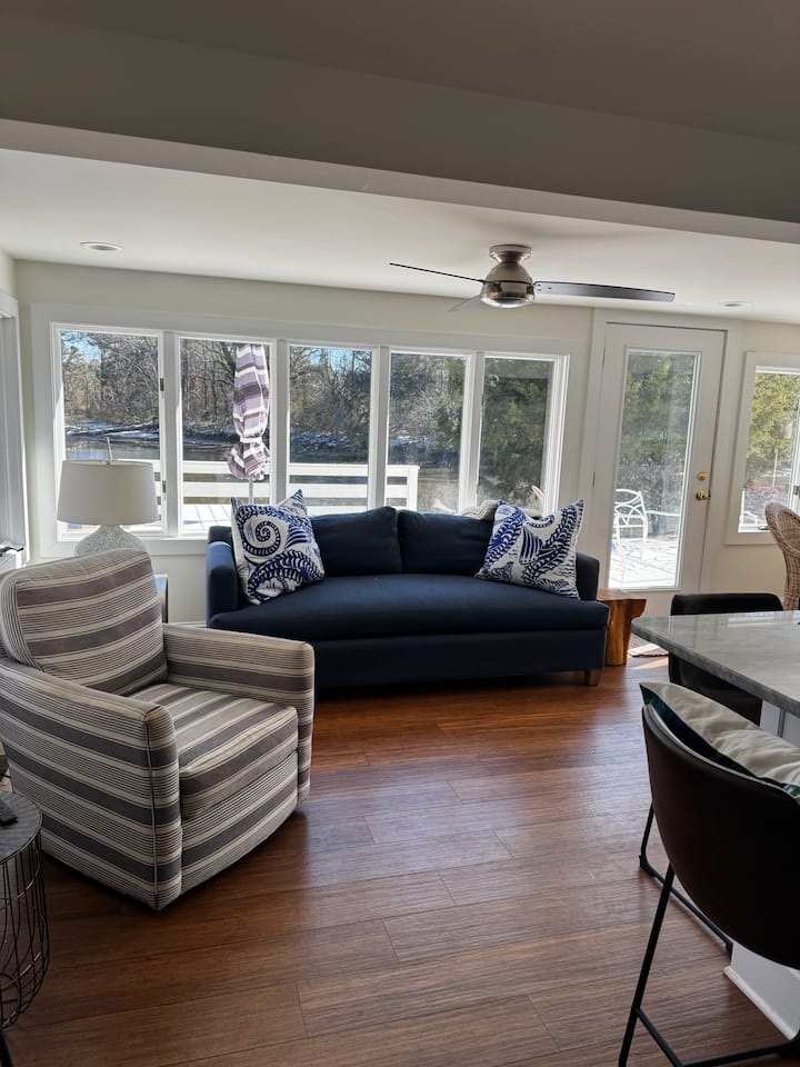 Waterfront Farmhouse Retreat W/pool Kayaks & Views - Yorktown, VA