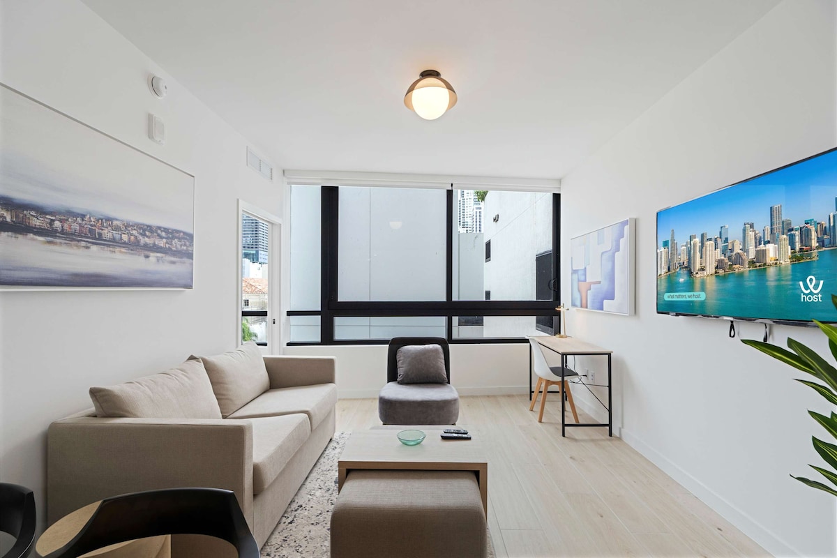 Popular Airbnb listing: FIFA Fan Fest | 2BR Sleeps 6 | Pool & Gym in Government Center