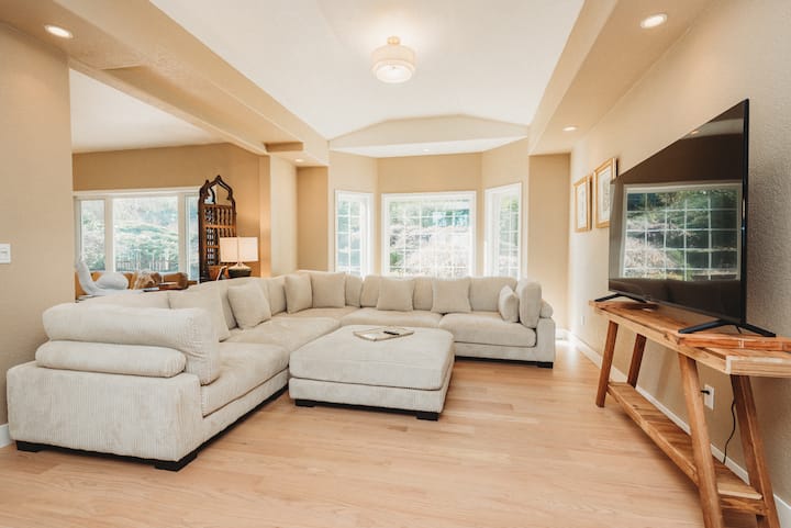 View Forth— A Gardiner Beach Retreat - Miller Peninsula State Park, Sequim