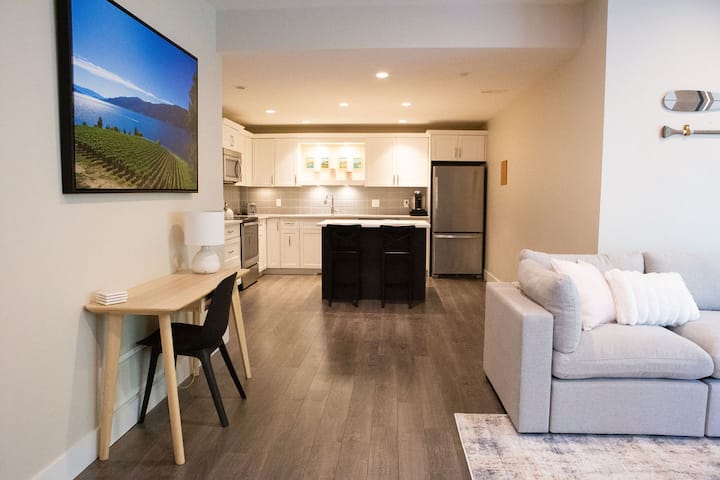 Modern 1-bedroom Suite In Wilden - Canada