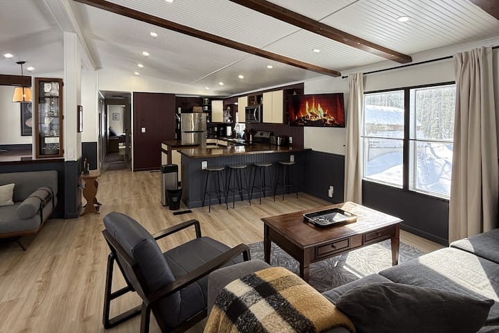 Woodland Retreat Near Mackinac | Sleeps 8 - Mackinaw City, MI