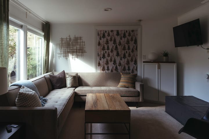 Private Guest Suite Near Direct Stadium Bus Line - Seattle, WA