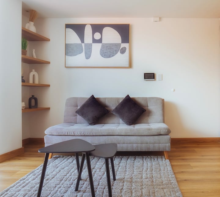 Suite Elegante Y Cómoda En Excelente Ubicación - Cuenca