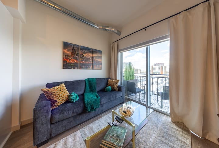 Sleeps 5 | Walk To Bway & Music City Center | Pool - Nashville, TN