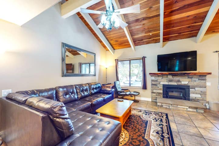 Modern 2br 2nd-floor | Hot Tub | Sauna | Games - Mammoth Lakes, CA