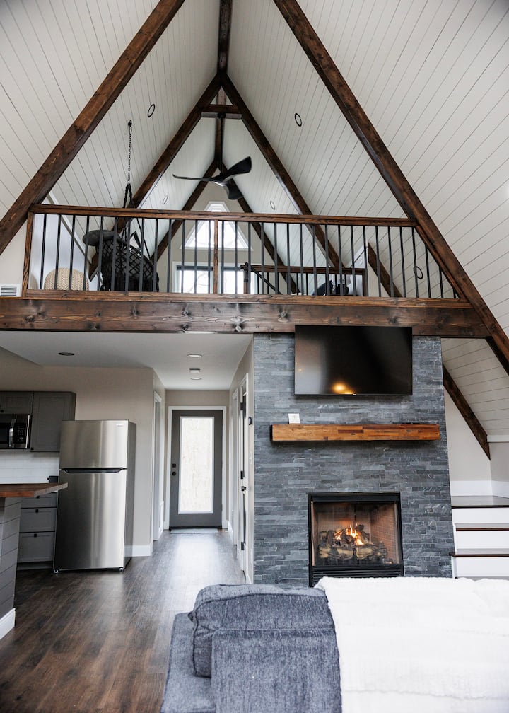 The Shady Roost | Cozy Cabin W/ Hot Tub & Fire Pit - Illinois