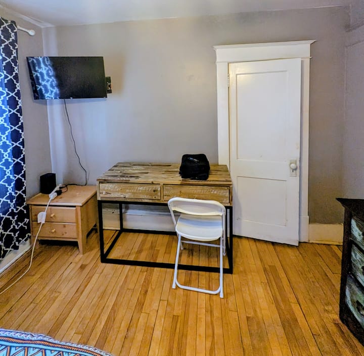 Urban Craftsman Near Light Rail (Apt 3) - Saint Paul, MN