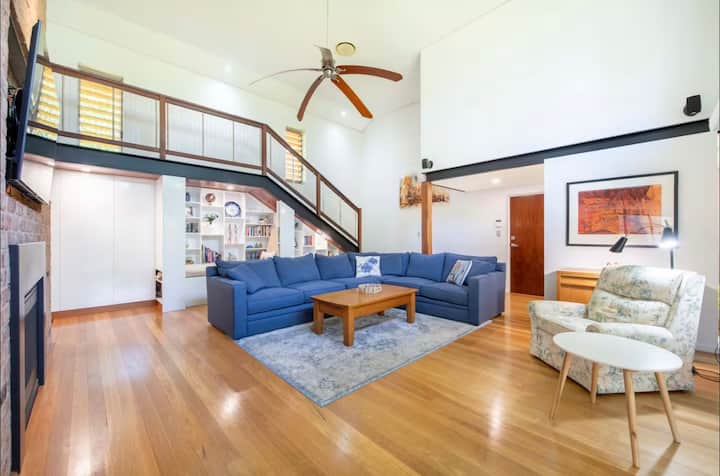 Executive Living With Lap Pool - Dubbo