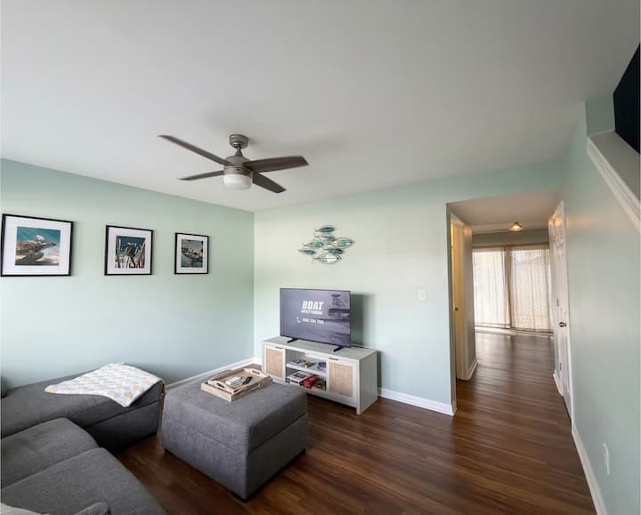 Coastal Townhouse | King Bed | 5 Mins To Atl Beach - Morehead City, NC