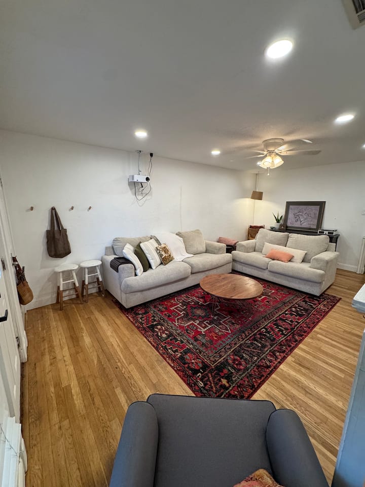 Pet Friendly 3br/2bh Home • Walk To River & Txst - San Marcos, TX