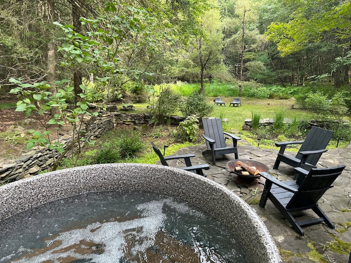 Cabane Catskills moderne avec jacuzzi en cèdre Cabanes à louer à