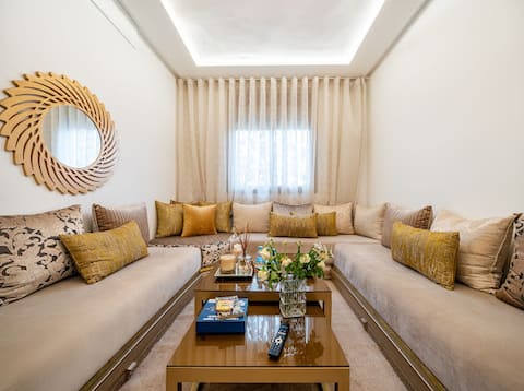 Popular Airbnb listing: 2-Bedroom Apartment California, Self-Contained, Air Conditioning in Arrondissement D'aïn Chock مقاطعة عين الشق