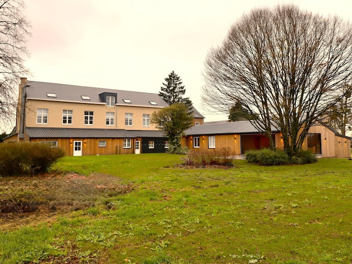 Superbe Demeure Avec Cheminée, Billard Et Sauna - Houyet