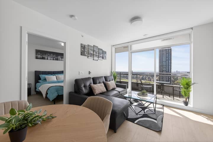 Stylish Luxury Condo Apartment | Central Surrey - Surrey, BC