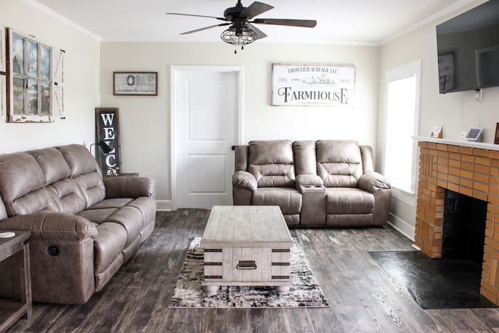 Farmhouse 280 - Lake Martin, AL
