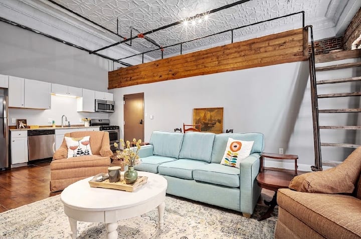 Walk To Dauphin St Stylish Downtown Loft Sleeps 6 - Mobile, AL
