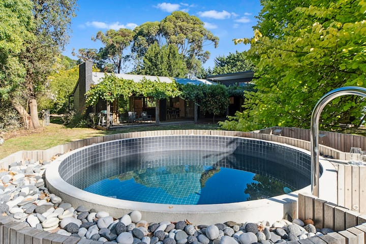 Coastal Country Hot Tub Living - Balnarring