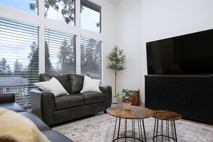 Awesome 4 Bdr House- South Hill, Near I-90 Dowtwn - Spokane, WA
