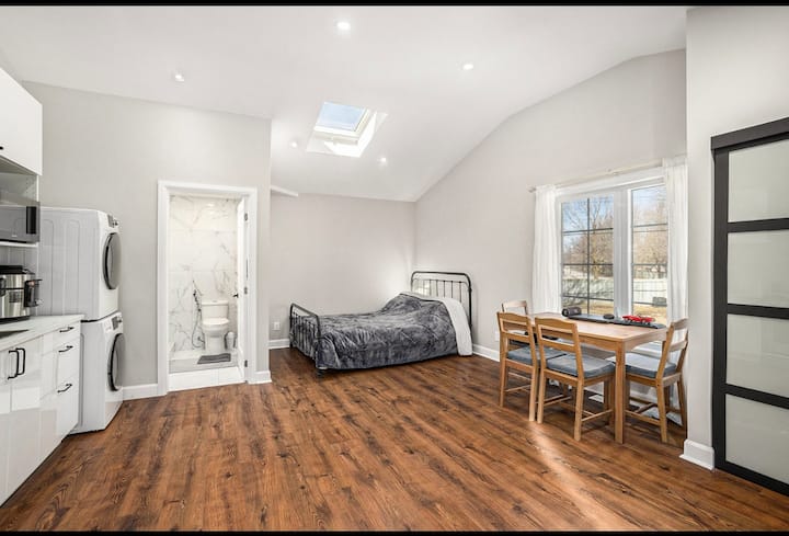 Private Bachelor Near Bayshore | All-inclusive - Ottawa