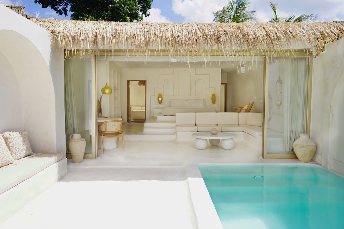 Villa in Kuta Utara · ★4.79 · 1 bedroom · 1 bed · 1 bath รายการ Airbnb เปรียบเทียบ