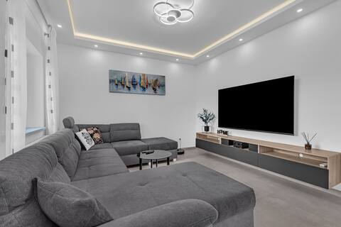 Top Airbnb: Villa Ante - Private Pool, Wellness & Gym in Podgrađe