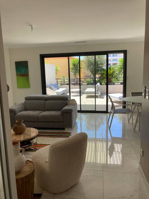 Successful Airbnb property: Modern getaway in Valras T3 with large terrace in Valras Plage