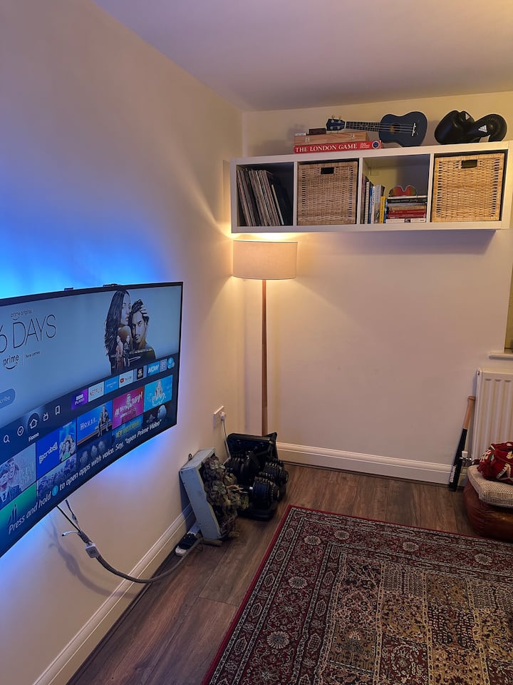 5 Min To Centre | Modern Ensuite + Parking - Coventry