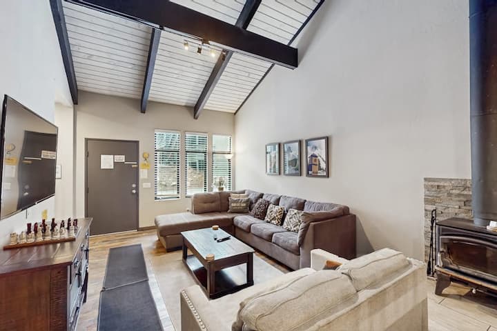 Remodeled 2br | Hot Tub | Sauna - Mammoth Lakes, CA