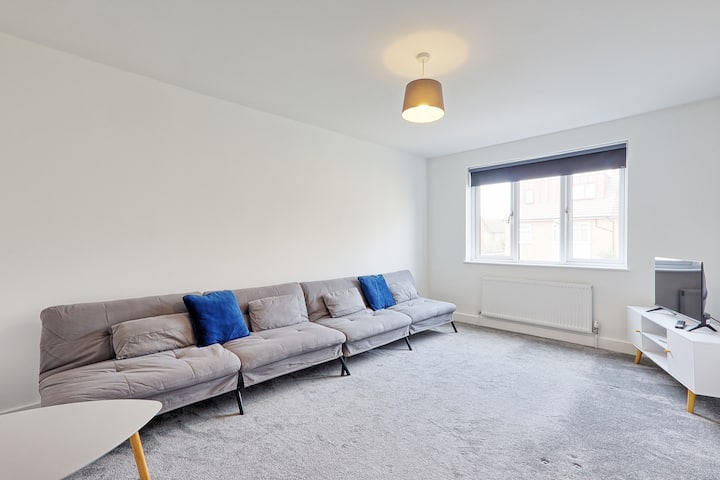 Whole House, Sleeps 8, Close To City Centre - Chelmsford
