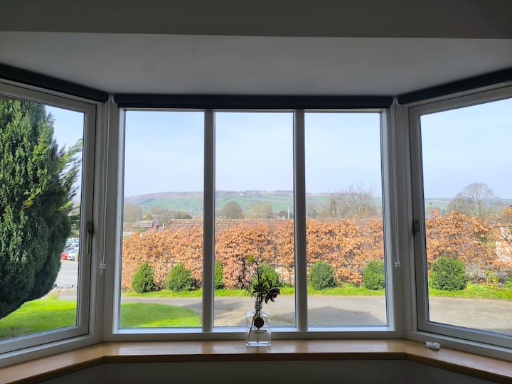 Bright, Spacious, Detached House With Large Garden - Herefordshire