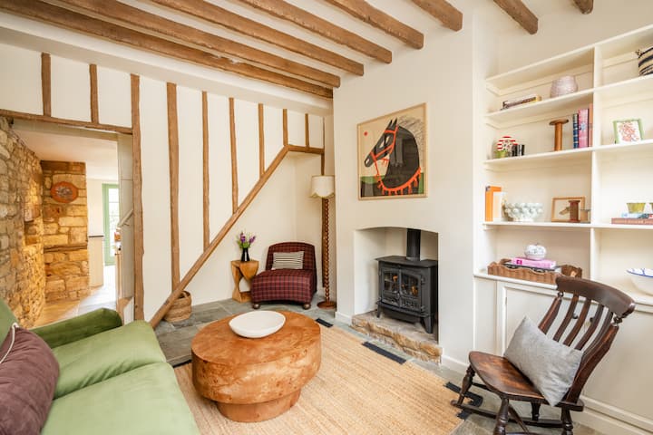 Central Cosy Cottage With Garden & Fireplace - Winchcombe
