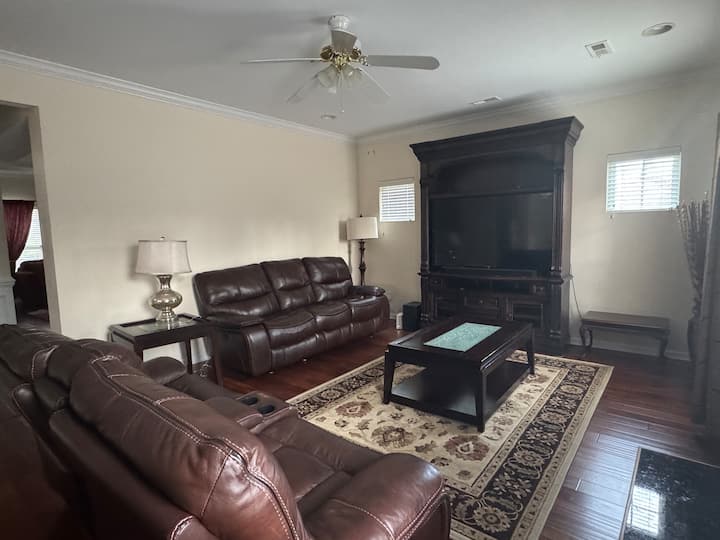 Spacious Retreat For 14 | Hot Tub, Fire Pit, Pool - Concord, NC