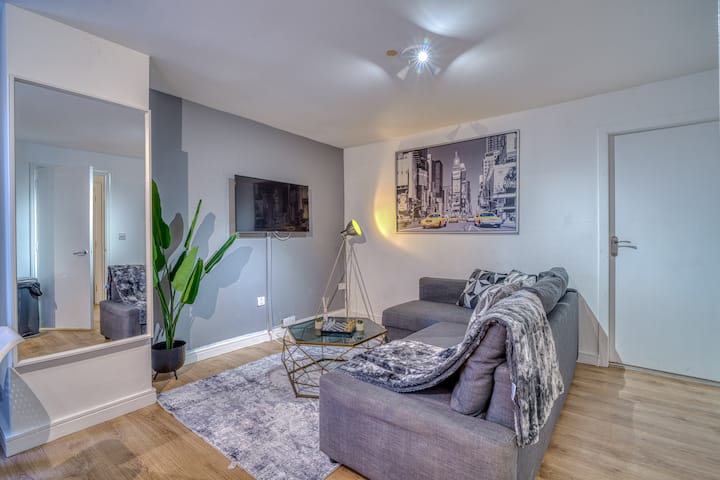 Stylish 3 Bed Apt, Walk To Arena & Free Parking! - Mánchester