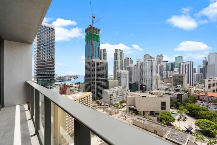 New 1br+den | Rooftop Deck |Free Parking - Miami