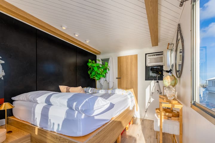 Wonder Sea Houseboat | 2 Ppl| Kayak |Camping Style - Marathon, FL