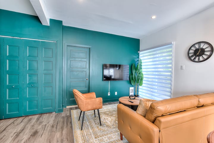 Modern 3-bedroom Getaway Near Montreal - Montreal