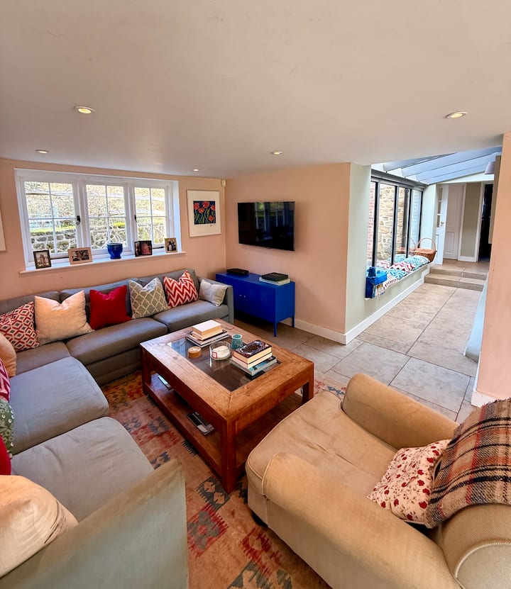 Stunning Modern Cottage, West Sussex Village - Alton