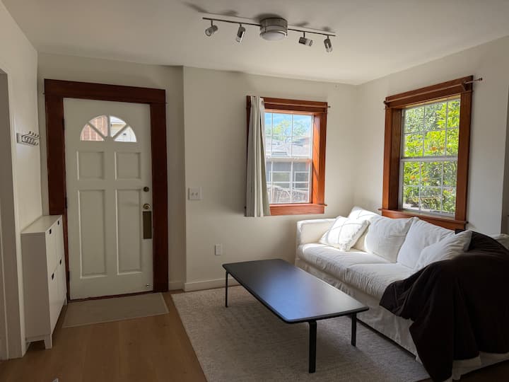 Modern Newly Renovated Cottage With Edible Garden - Berkeley, CA