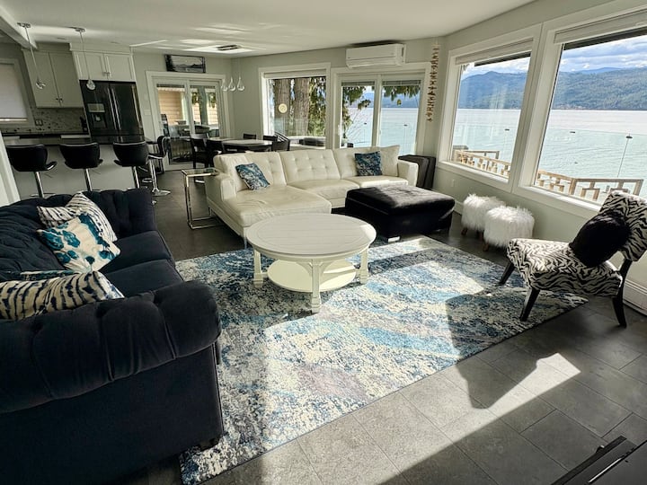 Luxury Lakefront Retreat On The Shuswap - Blind Bay