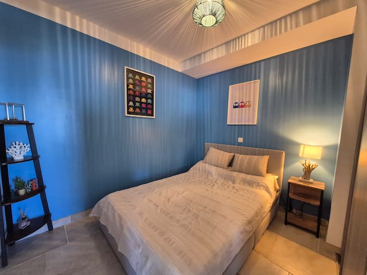 Deuxième chambre à coucher confortable