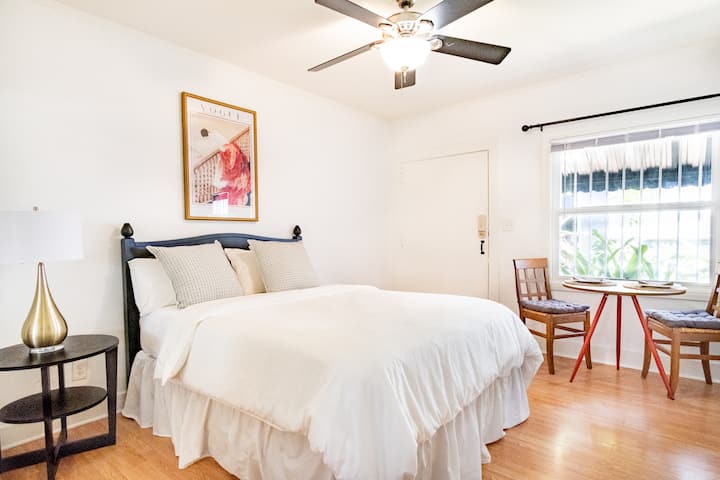 Charming Silver Lake Studio - Los Angeles, CA