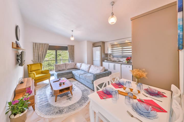 Büyükçakıl’da Deniz Manzaralı 6+1 Villa/12+kişilik - Kaş