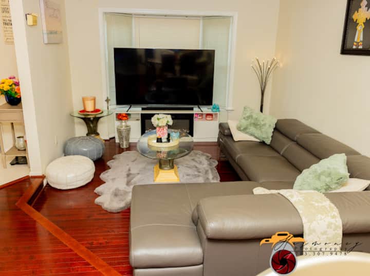 Welcome To Cozy, Clean, Conformable And Safe Home. - 버크