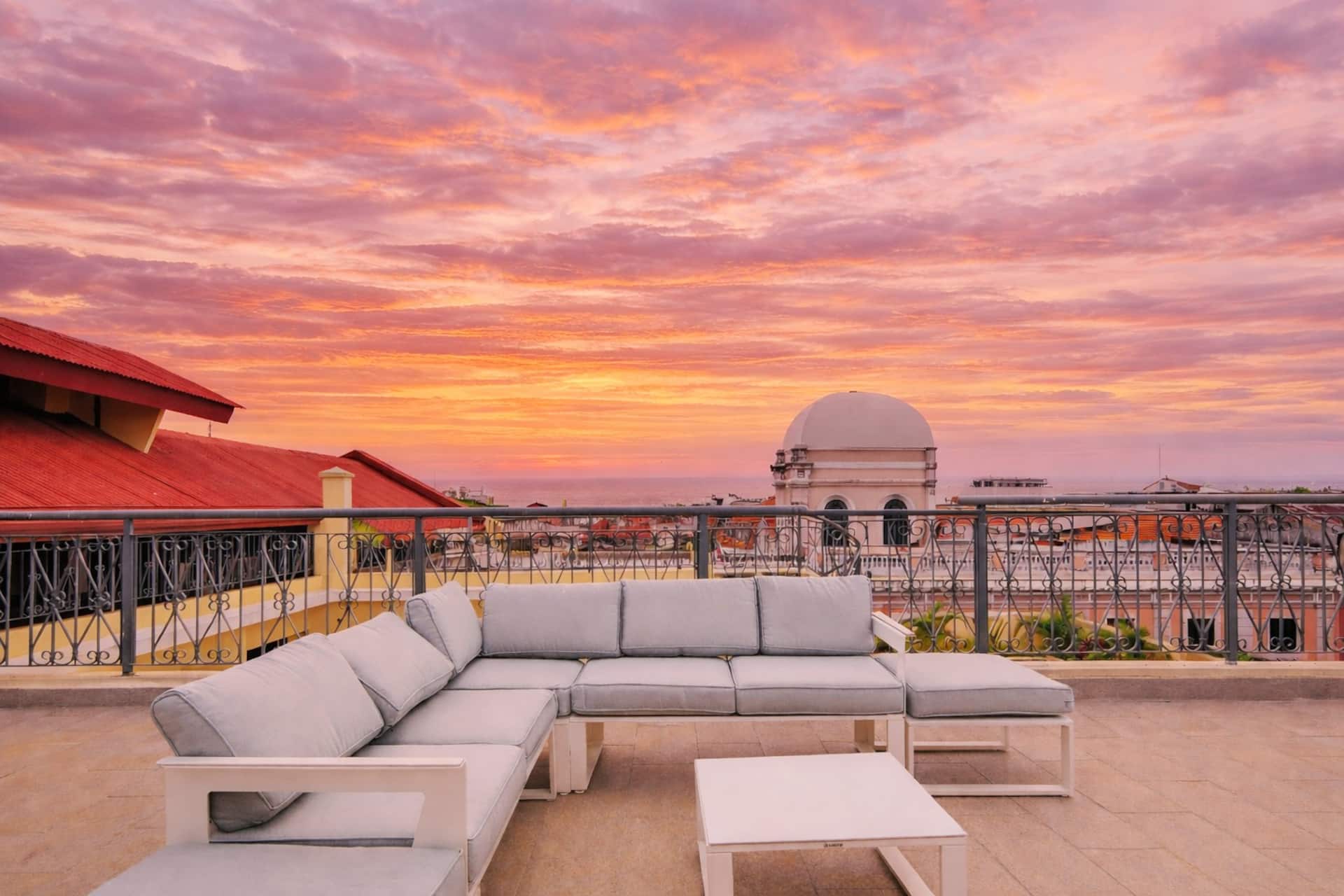 Casco Viejo • Exclusive Penthouse Private Rooftop — photo 2