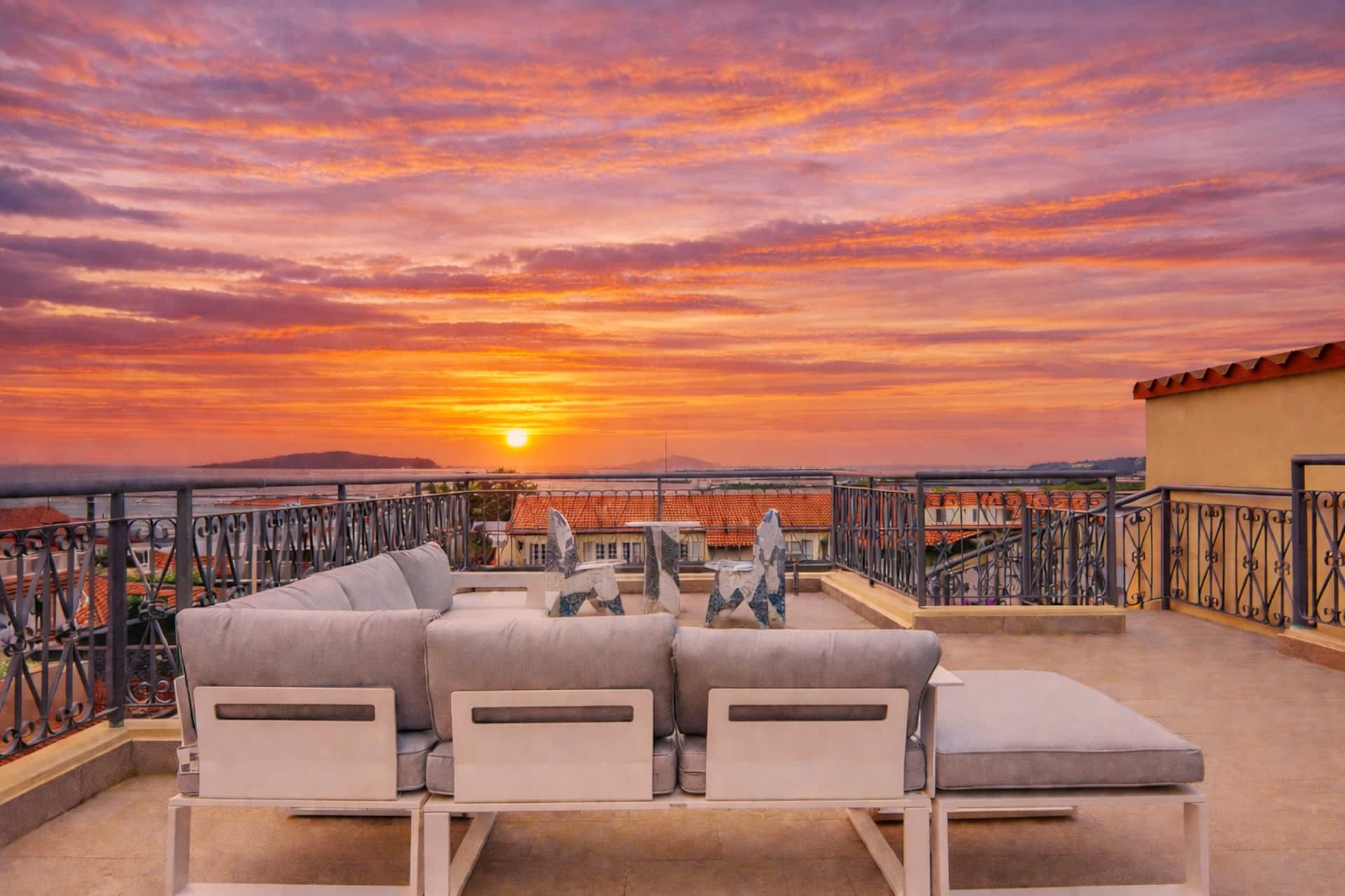Casco Viejo • Exclusive Penthouse Private Rooftop